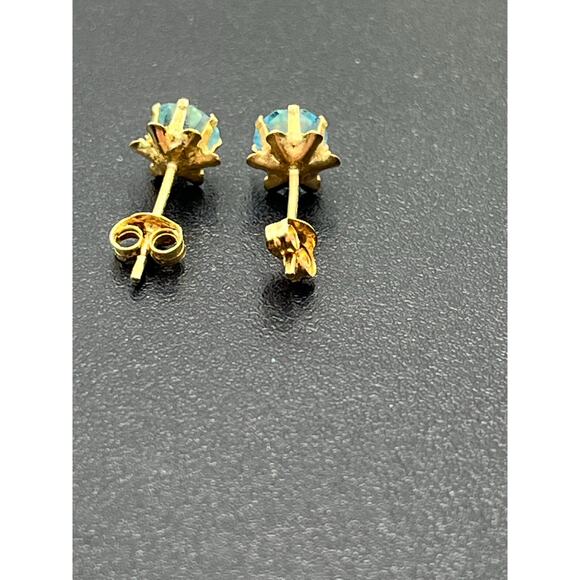 JCM Jacmel Round 5mm Blue Prong Set Blue CZ 14K Yellow Gold Stud Earrings - Picture 7 of 9